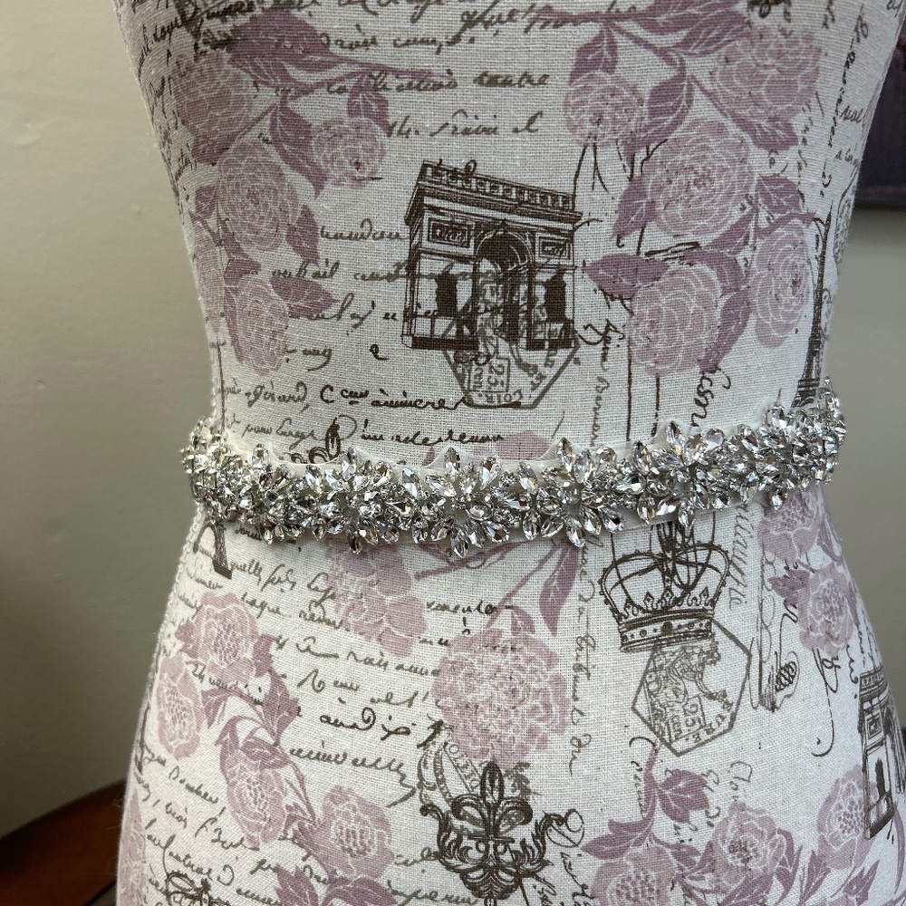 Light Ivory belt with large crystal details